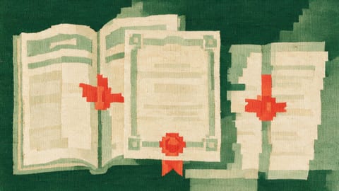 Свидетельство о регистрации лежит между реестровой выпиской и листом с данными директора